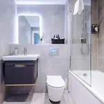 Centre With Balcony & Free Parking Apartman