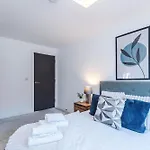 Centre With Balcony & Free Parking Apartmán *