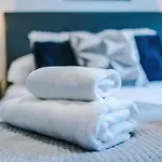 Apartmán Centre With Balcony & Free Parking *