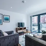 Apartmán Centre With Balcony & Free Parking