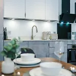 Centre With Balcony & Free Parking Apartman