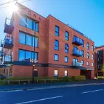 Centre With Balcony & Free Parking *