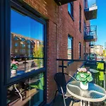 Apartmán Centre With Balcony & Free Parking *