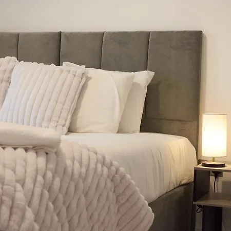 Apartment Centre Pad - Free Parking And Private Gym!