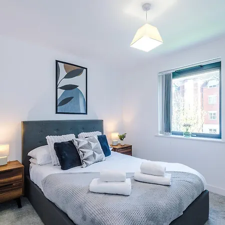 Centre With Balcony & Free Parking Apartment