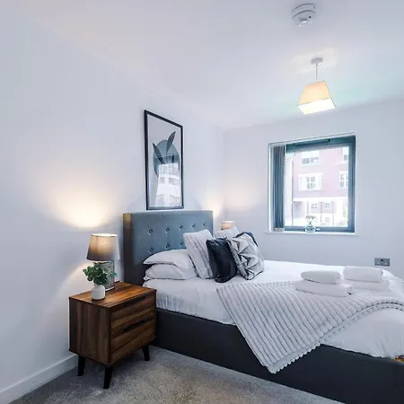 Centre With Balcony & Free Parking York