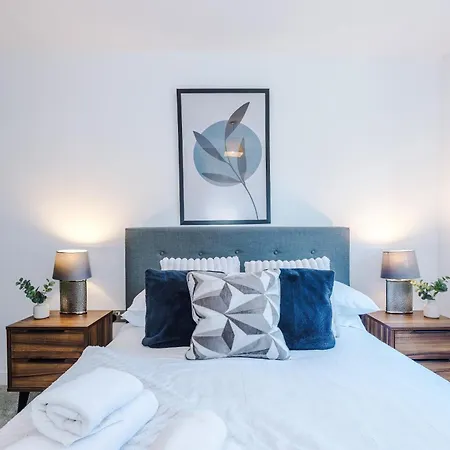 Centre With Balcony & Free Parking Apartment York
