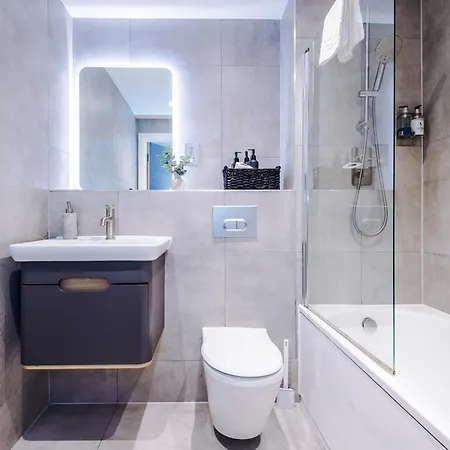 Centre With Balcony & Free Parking Apartment