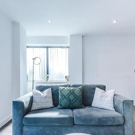 Apartment Centre With Balcony & Free Parking York