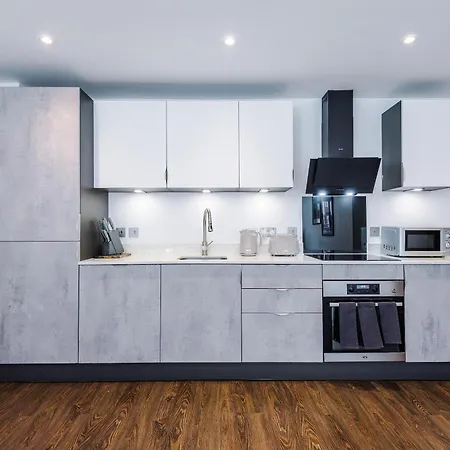 Centre With Balcony & Free Parking Apartment York