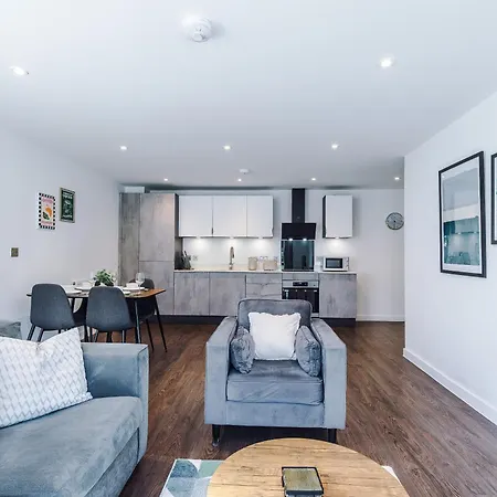 Centre With Balcony & Free Parking York