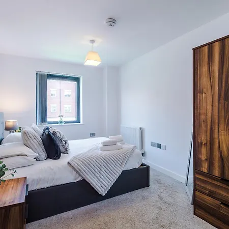 Centre With Balcony & Free Parking Apartment