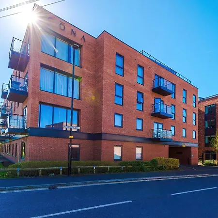 Centre With Balcony & Free Parking *