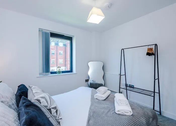 2 Bed Flat Centre With Free Parking