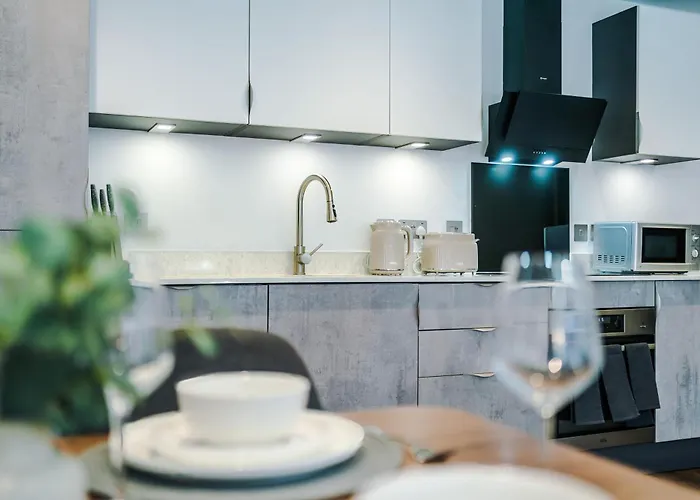 2 Bed Flat Centre With Free Parking *