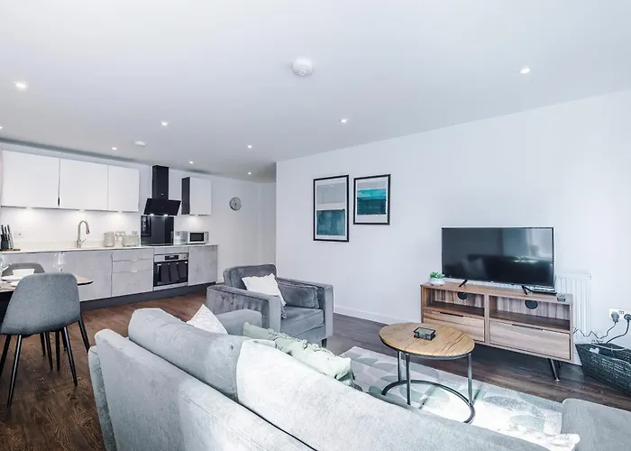 2 Bed Flat Centre With Free Parking *