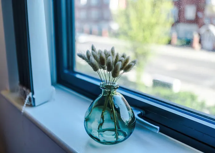 2 Bed Flat Centre With Free Parking