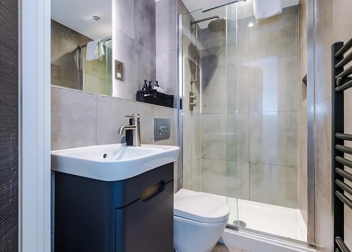 2 Bed Flat Centre With Free Parking