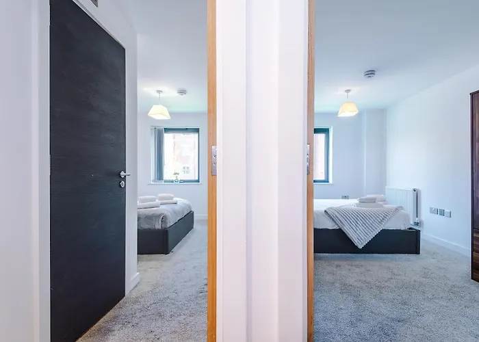 2 Bed Flat Centre With Free Parking