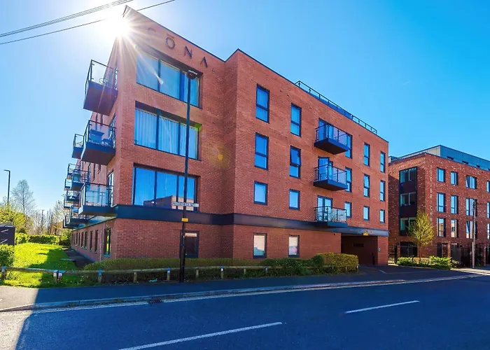 2 Bed Flat Centre With Free Parking *