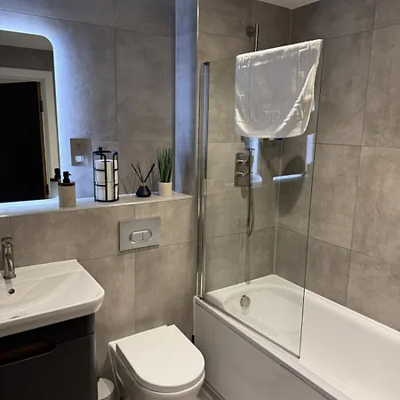 Centre Pad - Free Parking And Private Gym!