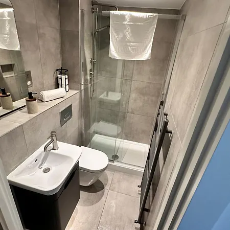 Centre Pad - Free Parking And Private Gym! *