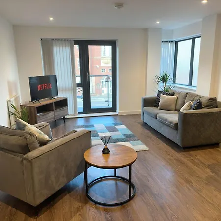 Centre Pad - Free Parking And Private Gym!