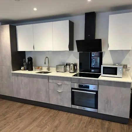 Centre Pad - Free Parking And Private Gym! *