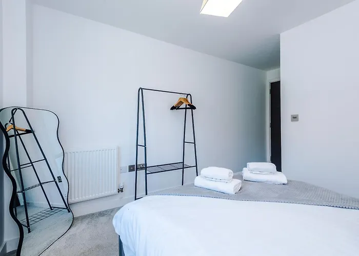 2 Bed Flat Centre With Free Parking Apartamento