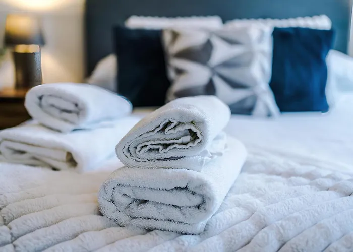 2 Bed Flat Centre With Free Parking