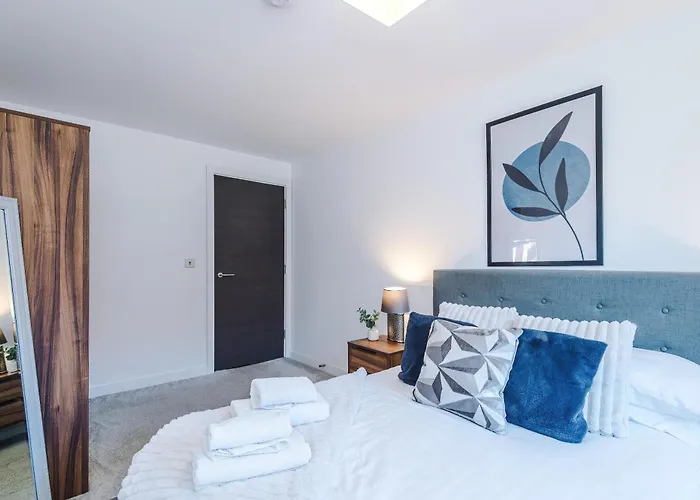 2 Bed Flat Centre With Free Parking דירה *