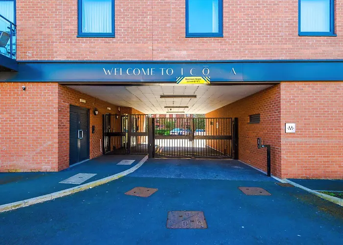 2 Bed Flat Centre With Free Parking דירה *